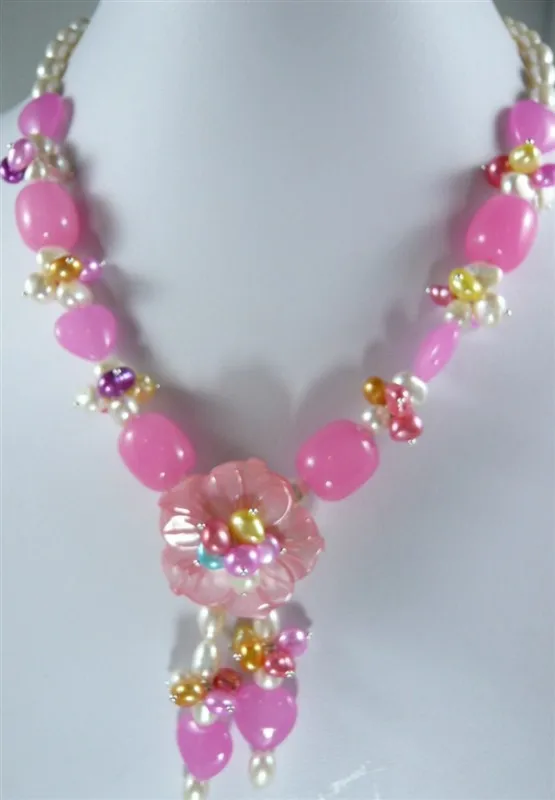 

beautiful girl's mixed pearl and jade bread flower necklace