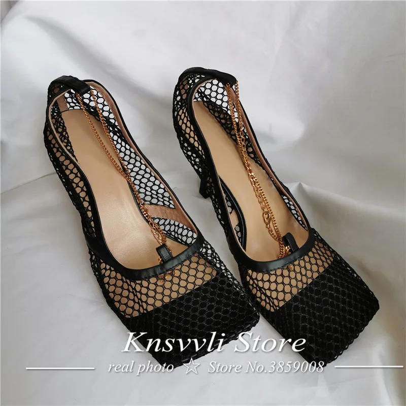 Knsvvli/Новинка; черные сетчатые туфли с вырезами; пикантные женские летние босоножки на высоком каблуке с квадратным носком; Украшенные цепочкой; zapatos mujer