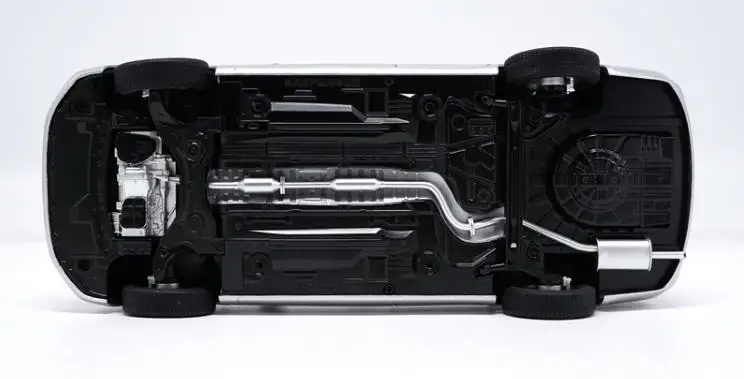Высокая моделирования Nissan Sunny, оригинальный 1:18 sacle сплава автомобиля Advanced Коллекция Модель, литья под давлением Металл автомобиль, беспла