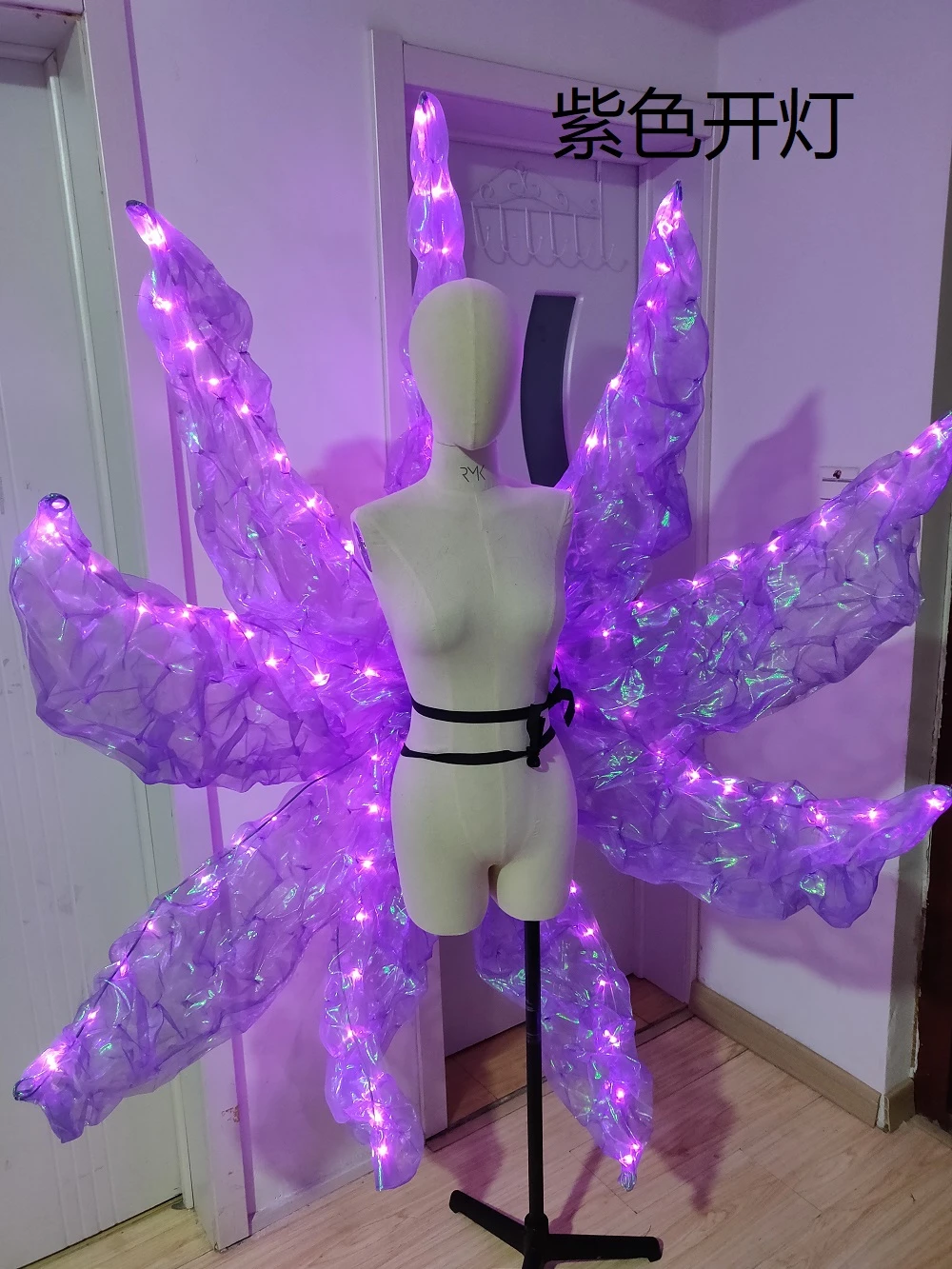 Anime prop LOL Ahri tail KDA Idol singer new skin kda tails Ahri cosplay tails Anime prop LOL Ahri tail KDA Idol singer new skin kda tails Ahri cosplay tails