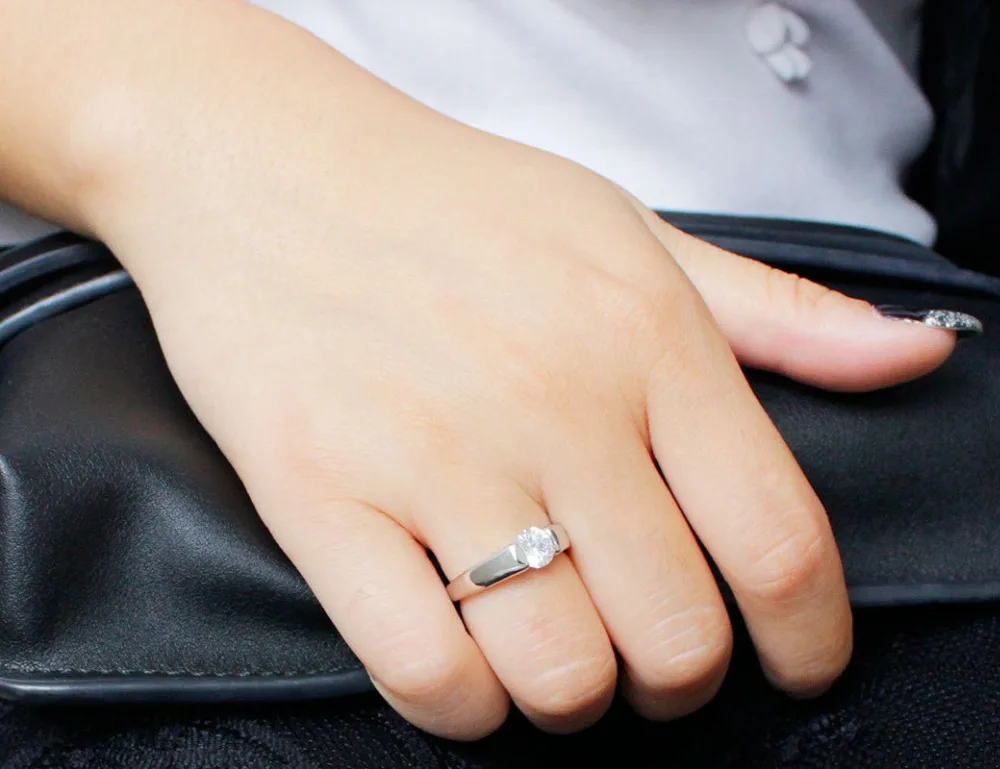 Hot sale 925 Sterling Silver 0.3ct Cubic Zirconia Solitaire Simple Engagement Ring For Girl Fashion Jewelry For Women Ring
