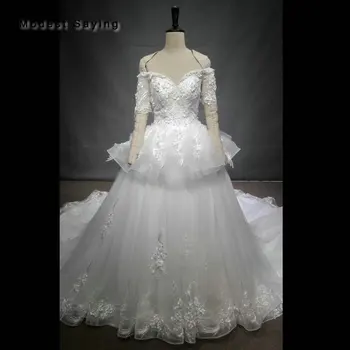 شراءفاخر الكرة ثوب الزهور العاج الرباط فستان الزفاف 2018 مع Peplum الكنيسة بأكمام قصيرة أثواب الزفاف مخصص رداء دي Mariee