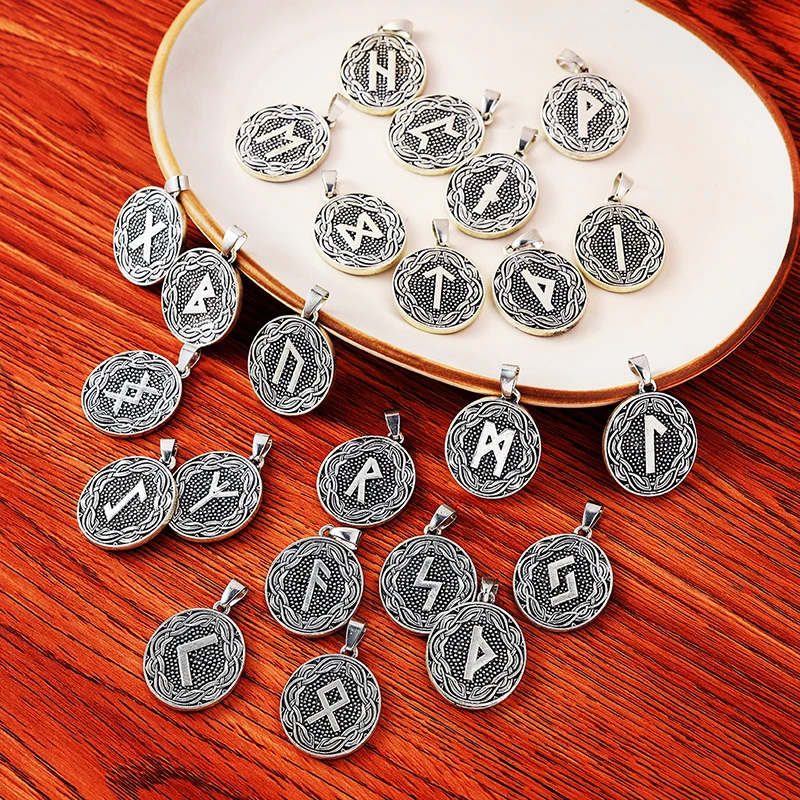 RUNES CHARMS  (6)