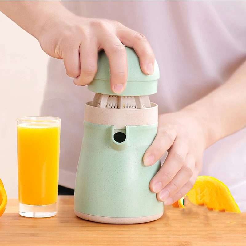 

Portable Hand Mini Juicer Penguin Multifunctional Orange Lemon Wheat Straw Manual Citrus Juice Machine Kitchen Appliances