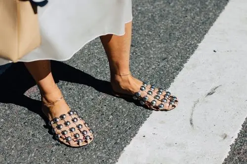 

2018 Summer Hot Silver Rivets Leather Straps Ladies Cut Out Sandals Flat Sandals Slip On Women Fashion Slipper Free Shipping