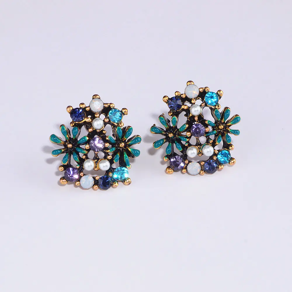 Vintage Sweet Cute Flower Stud Earrings for Women New Fashion Pearl Crystal Earrings Femme Brincos Wholesale Jewelry WX195