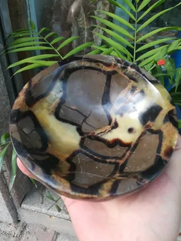 

1.1kg natural crystal backstone ashtray is a good choice for your family