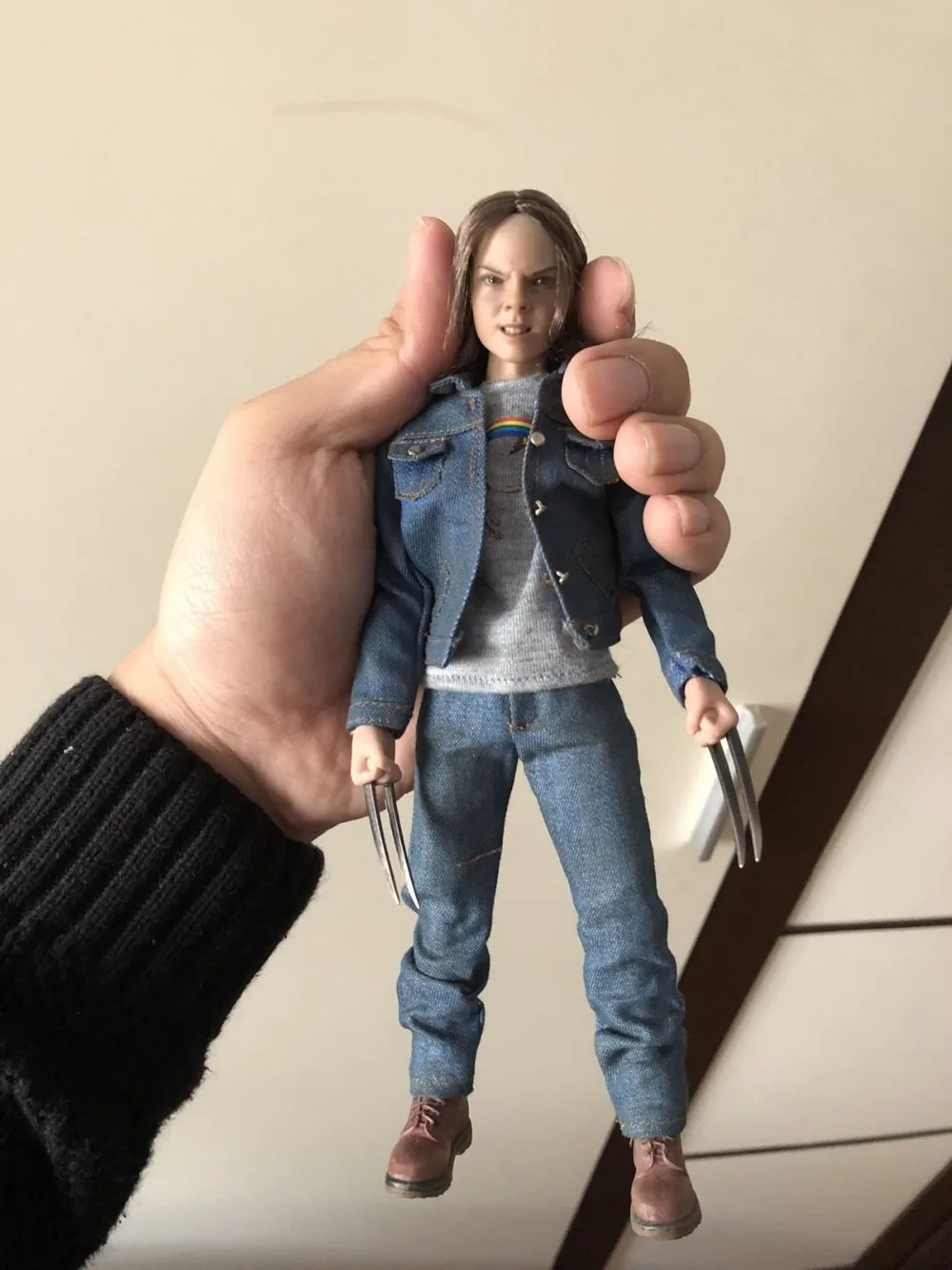 

Asmus Toys 2.0 SET THE LAURA TEENAGER BODY 3.0 female Head 1/6 Figure Full SET Cheap shipping Fee to Global