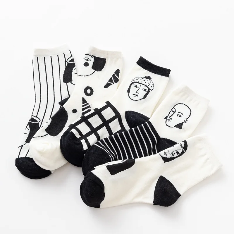 

2019 Spring 5 Pairs One Set Women Funny Socks Korean Janpan Fashion Character Cartoon Sock White Black Stripes Skateboard Socks