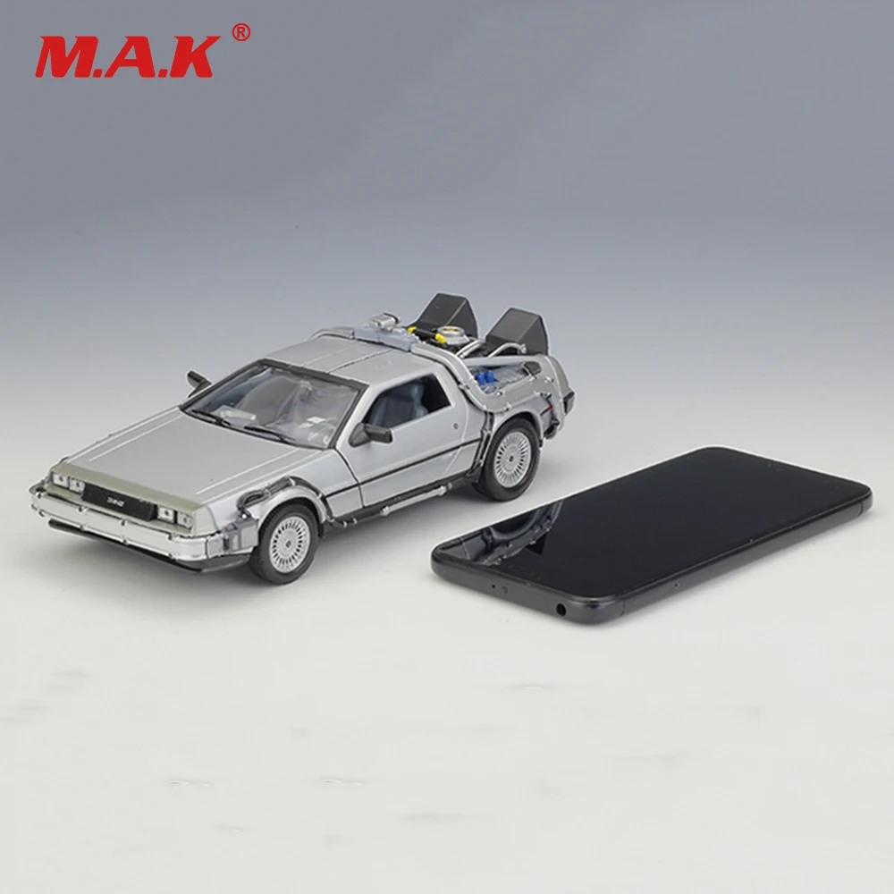 Новые классные модели автомобиля игрушки 1/24 весы литья под давлением для женщин