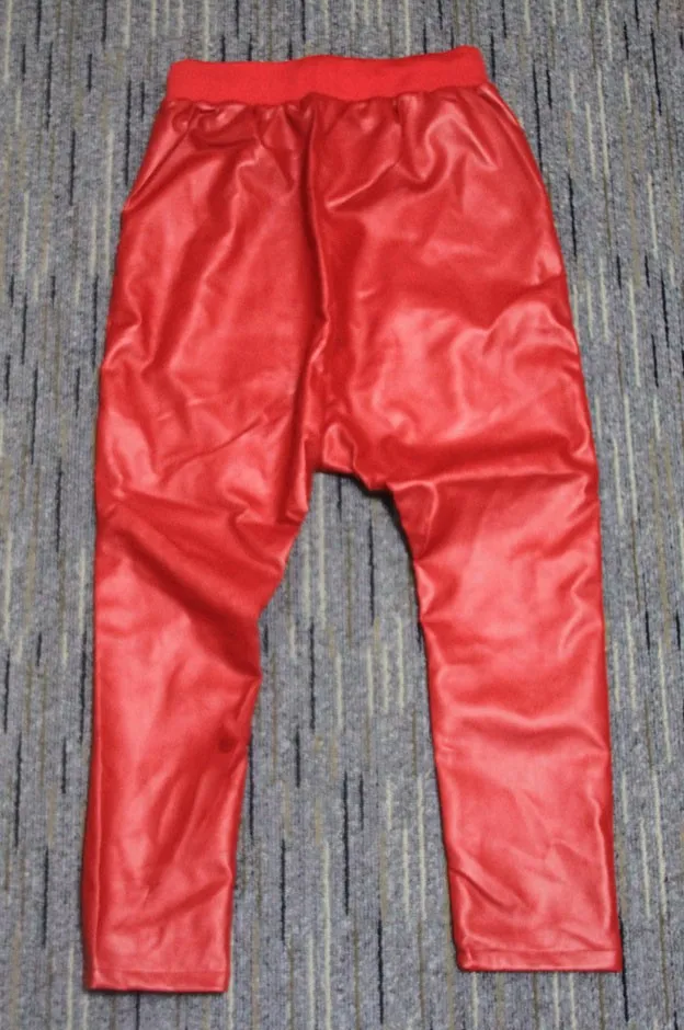 Супер шикарные хипстерские уличные красные и черные Лоскутные джоггеры из искусственной кожи с заниженным шаговым швом шаровары для мальчиков брюки из искусственной кожи Swaggy Kanye