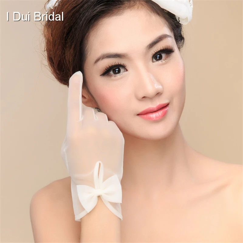 

Short Simple Wedding Bridal Gloves with Bow White Ivory Cheap High Quality Tulle Illusion Wrist Length Have Finger New Style