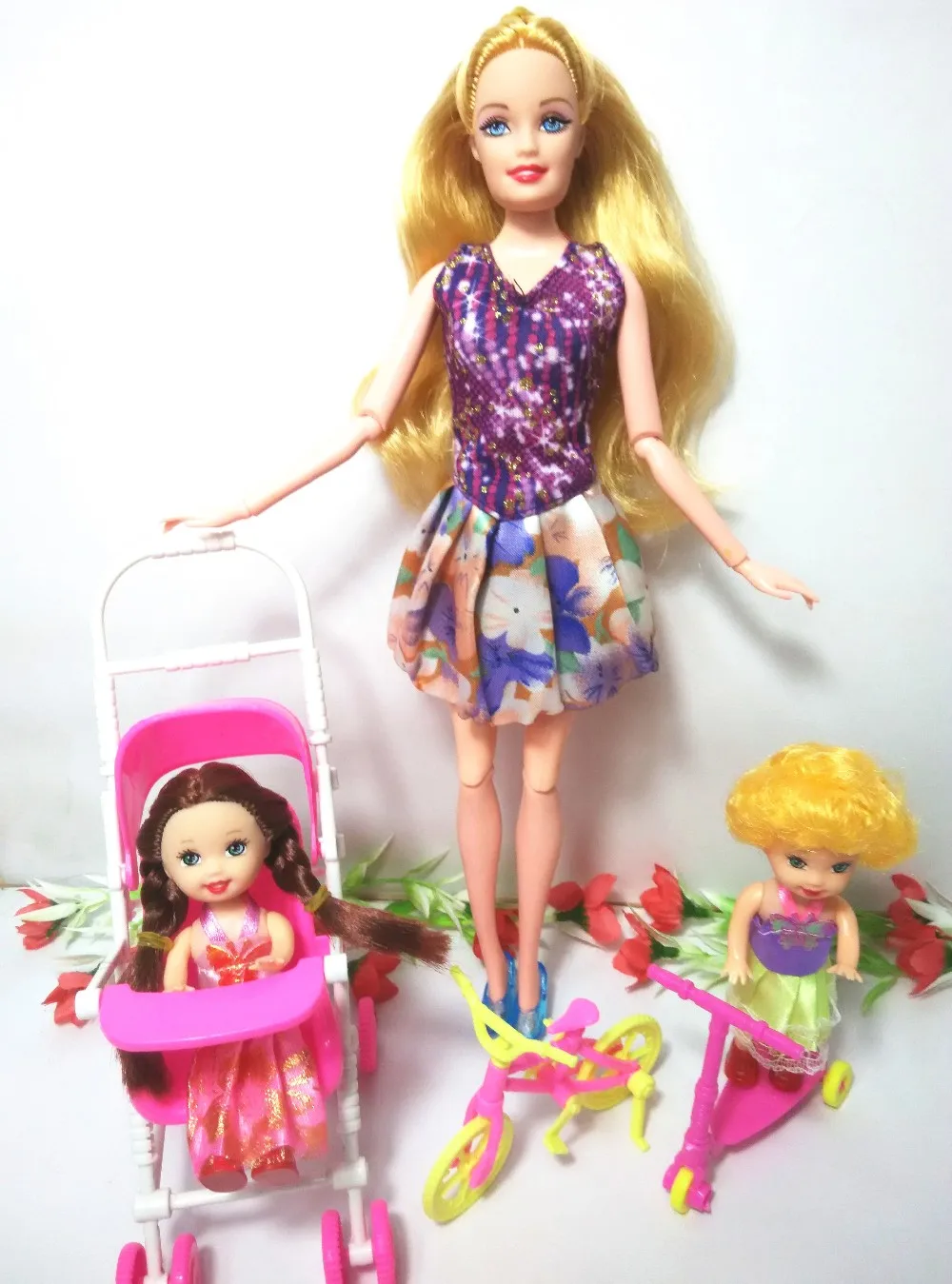 Девушка играть дома игрушки Семья 4 Люди Куклы костюмы 1Mom/1Dad/2 маленьких Келли девушка/велосипеда игрушки /скутер/1 Детские коляски для Барби, JY