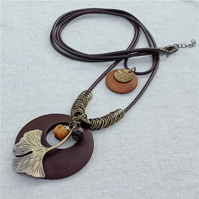 

2018 Vintage Long Necklace Fashion Handmade Jewelry Wearing Multilayer Rope Leather Alloy Plant Leaf Charm Pendant Wood Necklace