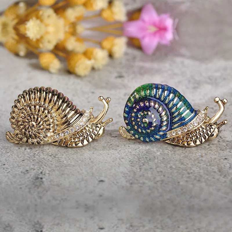 Blucome Vivid Snail Brooches For Women Man Kids Crystals Antique Gold Color Animal Broches Hijab Scarf Pins Party Joyas Spille