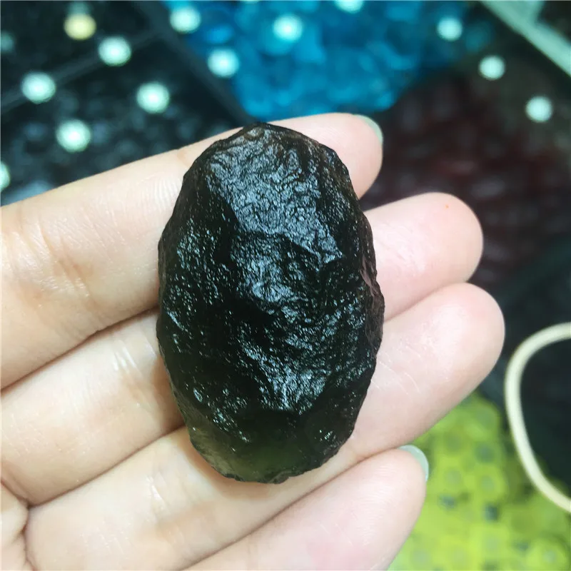 Moldavite Чешский метеорит ударные стеклянные бусины необработанный камень кристалл энергетический камень 1 шт