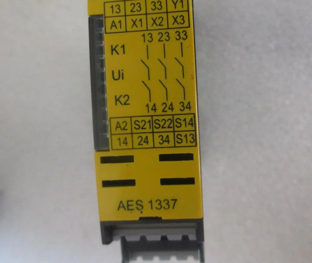 

Новое и оригинальное реле AES 1337-24 V