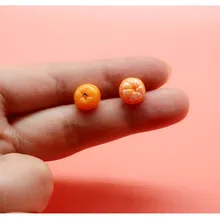 Забавные милые мини имитация пилинга маленькие оранжевые Асимметричные полимерные серьги Женская мода Личность креативные ювелирные изделия подарки