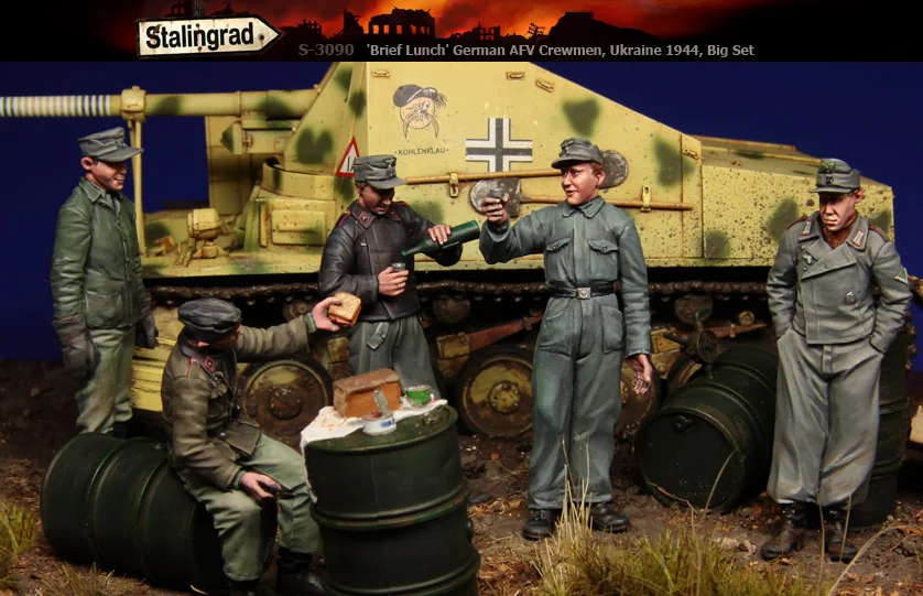 

Stalingrad S-3090 Brief Lunch German AFV Crewmen Ukraine 1944 Big Set 1/35 Resin Model Kit