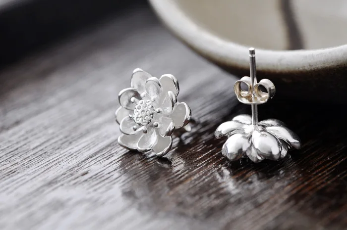 3687872536_2014429880