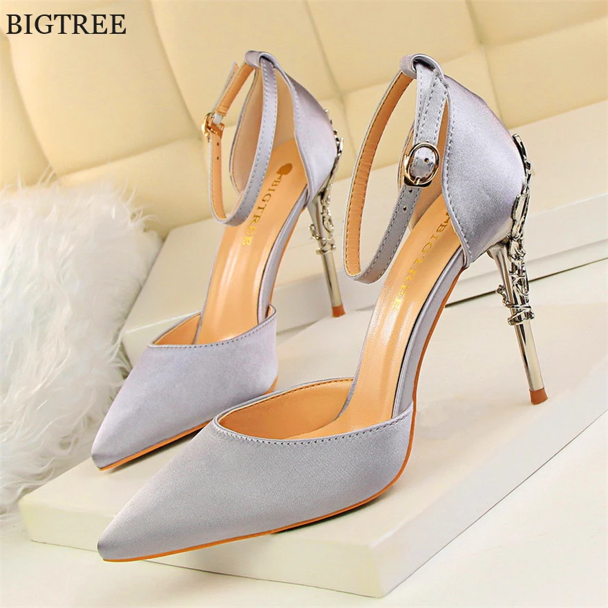 

2019 Fashion Carved Metal Heeled Woman Sandals Pointed Toe Ankle Buckle Pumps High Heels Shoes Summer Party Dress Shoe for Women