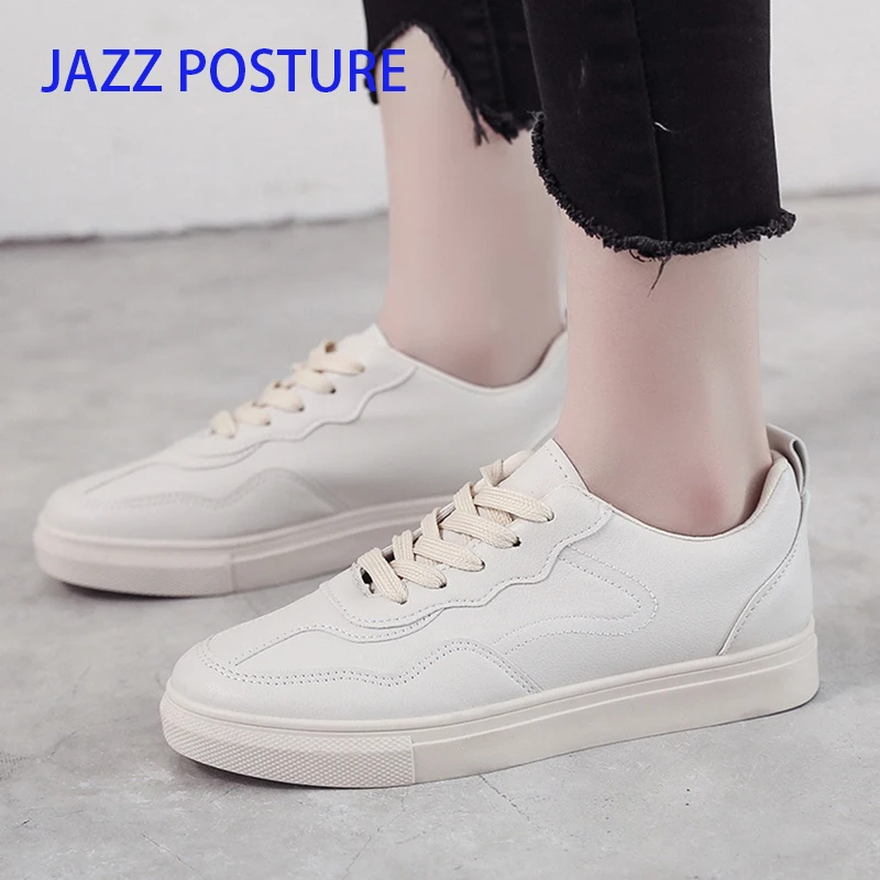 

2019 Women Flat Shoes Round Toe Comfortable running shoes Lace-Up sports shoes Woman Soft Leather Brogue Women Shoes y161