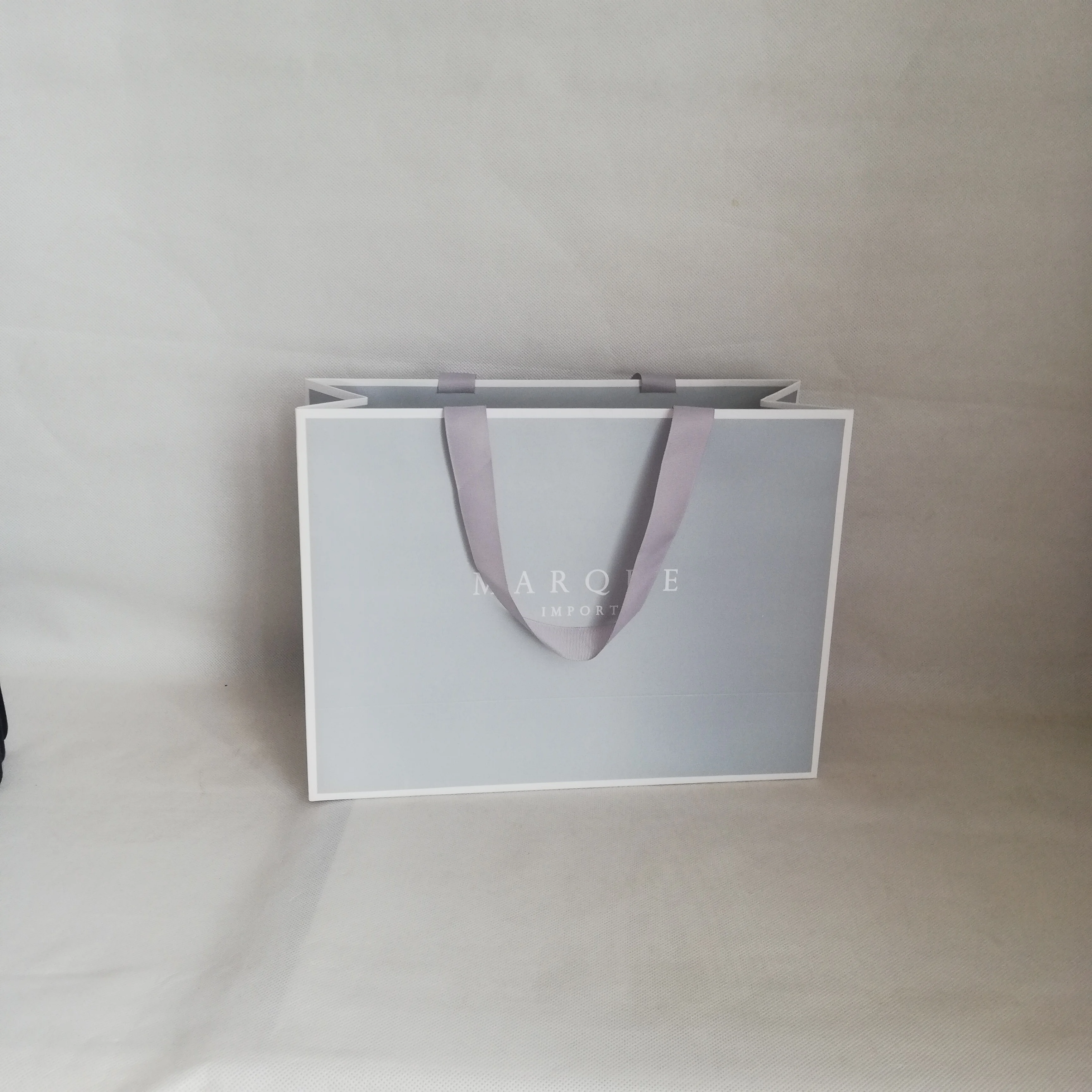 1000 шт/лот пользовательские бумажные пакеты с вашим Собственный логотип бренда высшего класса ручки многоразовые толстые картонные бумаги для продвижения магазин