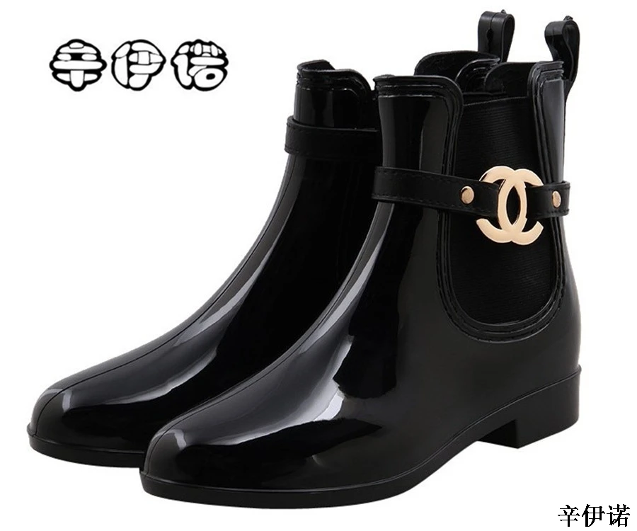 Vente Nouveau Chaussures En Caoutchouc Femmes Bottes de Pluie Pour Les Filles Dames Marche Étanche PVC Femmes Bottes Hiver Femme Cheville Martins Rainboots 36 41