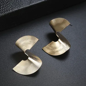 

2018 New Fashion Punk Spiral Earrings For Women Irrgualar Geometric Stud Earrings Personalized Hyperbole Fashion Jewelry