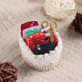 

1/12 Scale Dollhouse Miniature Sewing Set Wicker Basket with Mixed Sewing Accessories Bedroom Furniture Decor Toys 4.3 x 2.6 cm
