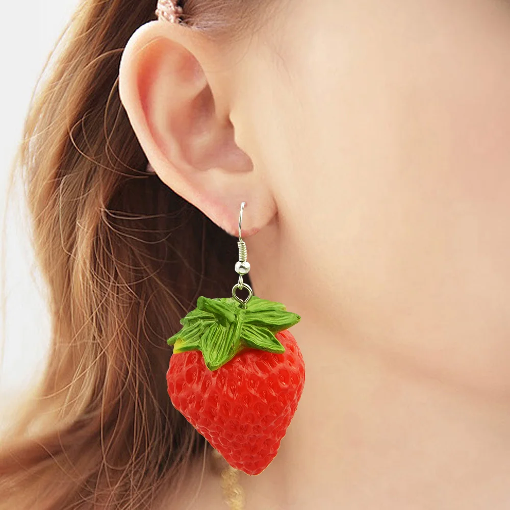 

1 Pair 3D Exquisite Resin Strawberry Resin Pins Ear Earrings Woman Jewelry