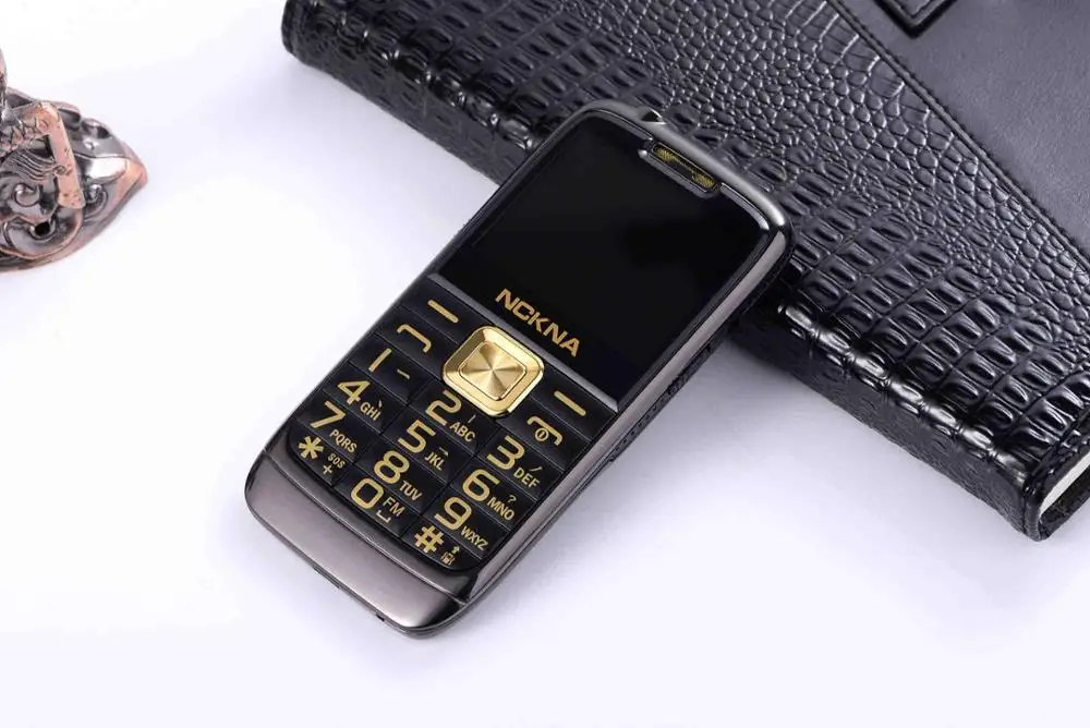 Металлический корпус E71 супер тонкий маленький мобильный телефон большая русская клавиатура модный телефон - Цвет: Black