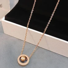 New Necklace Pendant Roman Letters two-sided Shell Pendant Necklace Woman Fashion Jewelry Design Stainless Steel Chain Rose Gold цена New Necklace Pendant Roman Letters two-sided Shell Pendant Necklace Woman Fashion Jewelry Design Stainless Steel Chain Rose Gold цены онлайн