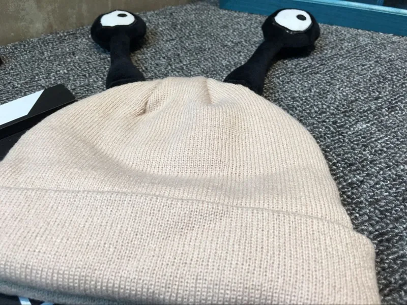 d (2)