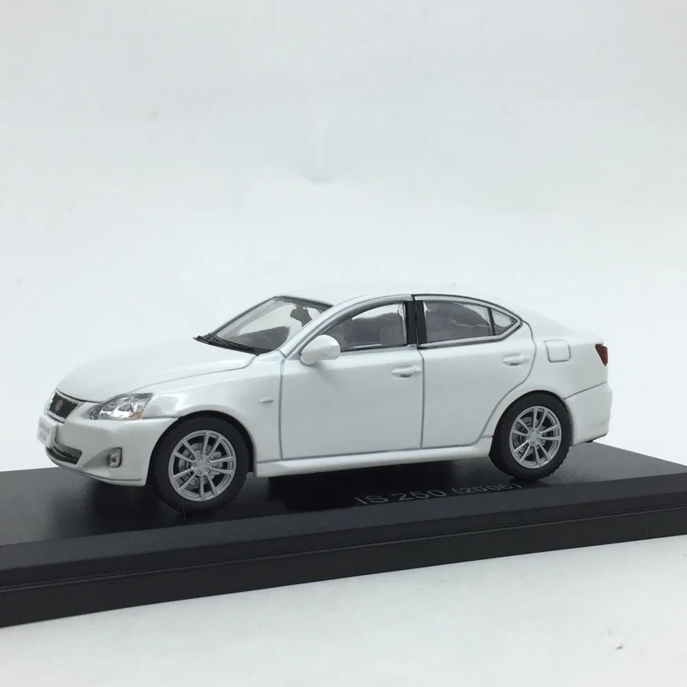 

Original factory Foreign trade stock 1:43 IS 2502006 Alloy automobile model length 11 cm Collection model