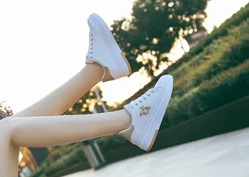 

Women Casual Shoes 2019 New Women Sneakers Fashion Breathable PU Leather Platform White Women Shoes Soft Footwears Rhinestone