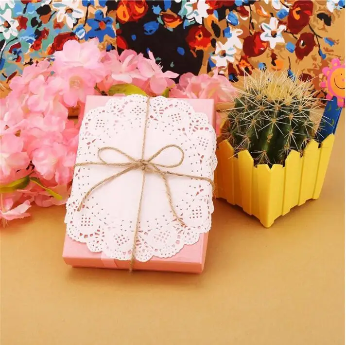 200 Pcs Eco-Friendly Grease-Proof White Paper Doilies for Party Wedding Christmas Table Decorative Cake Holder