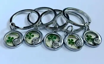 

free shipping yqtdmy 12 pcs natural four leaf clover taiji totem keychain