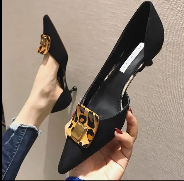 

High-heeled French girls spring 2019 new Korean version of the wild wine red side hollow banquet sexy thin with single shoes
