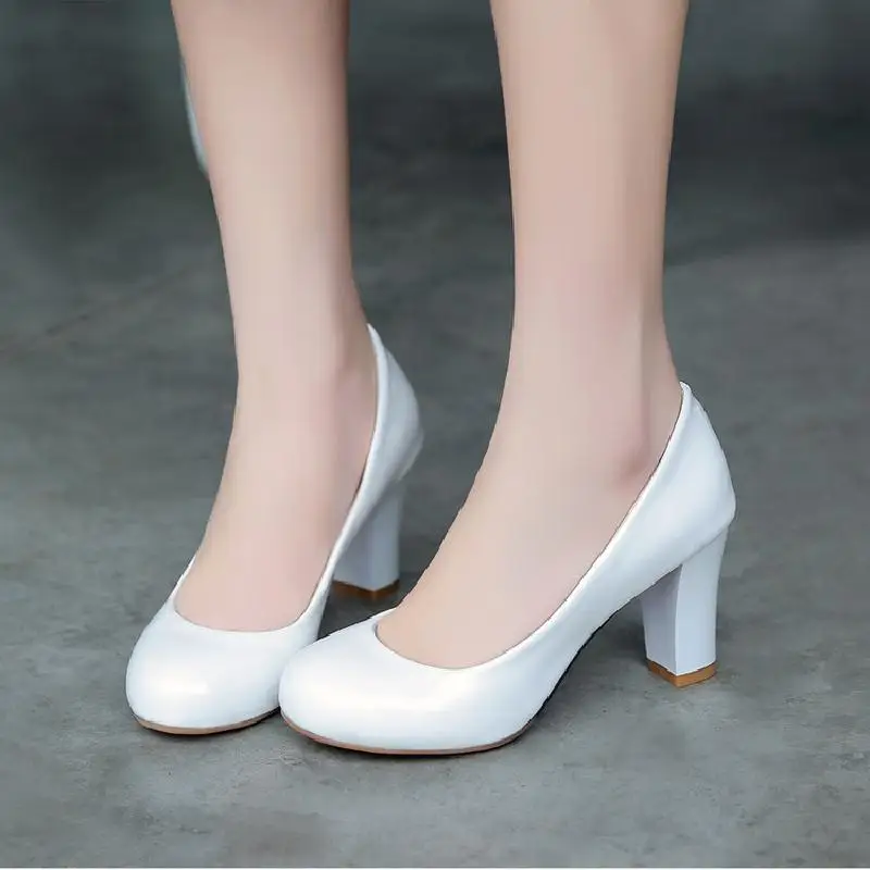 Простые женские тонкие туфли женские офисные туфли из лакированной кожи на высоком каблуке универсальные модельные туфли маленькие размеры 32, 33, большого размера плюс 46, 47 - Цвет: Белый