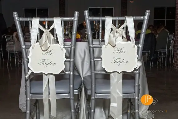 Персонализированное Имя Свадебные новые супружеские пары Mr & MRS знаки на стулья