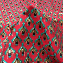 155 см ширина Золотая Пчела металлическая пряжа окрашенная красный полиэстер, парча, жаккардовая ткань для женщин осень зима платье Пальто Шитье