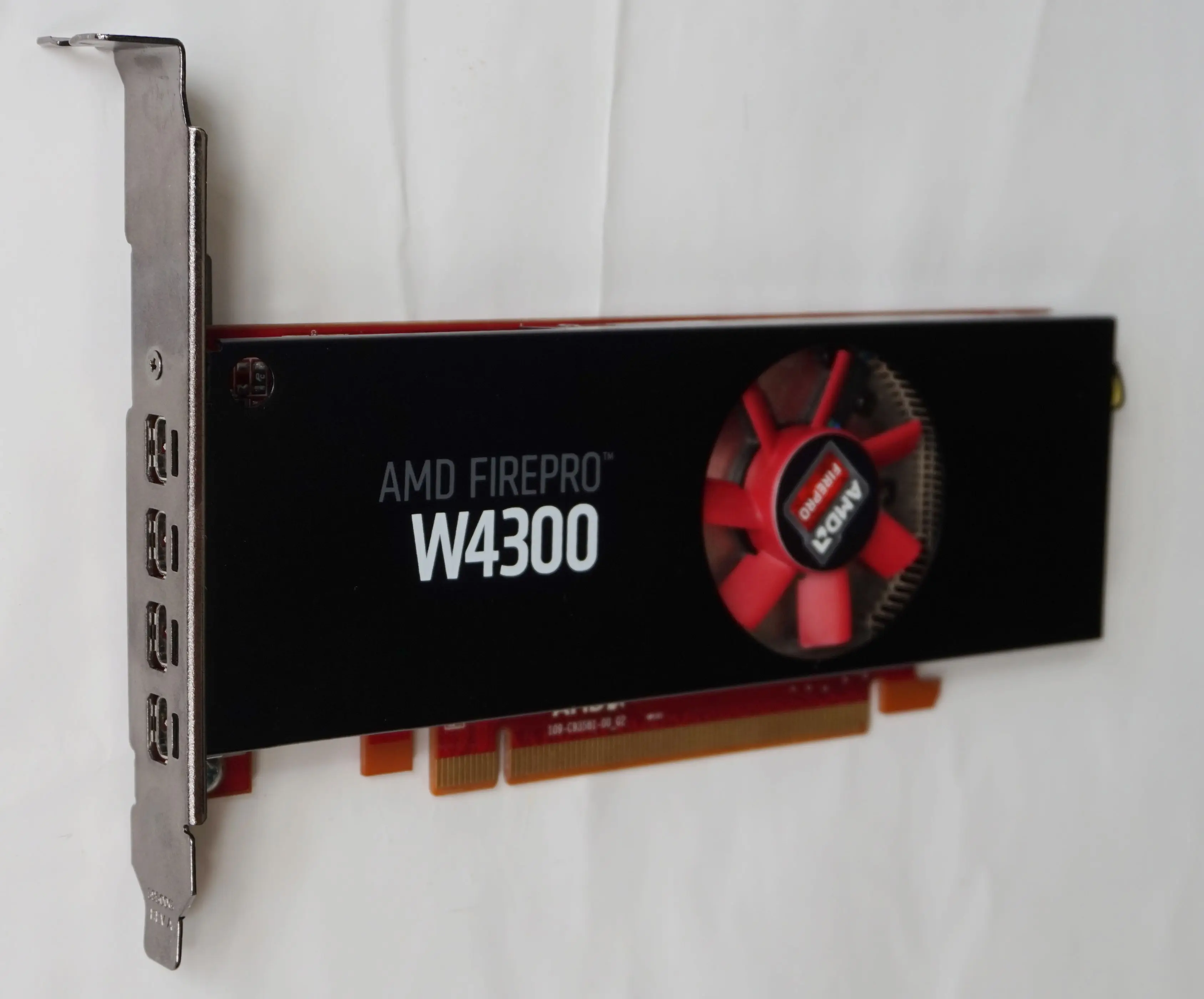 

AMD Firepro w4300 4GB Professional Design Graphics Card 3D Rendering 4 Screen Graphics Graphics Card