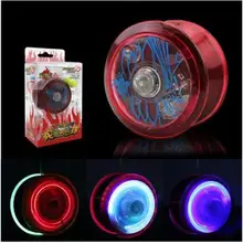 2016 emisor de Luz Juguetes Cesta Lumineuse 2 unids Color Al Azar Profesional Yoyo Rodamiento De Bolas Cadena Trick Niños Nuevo Juguete regalo