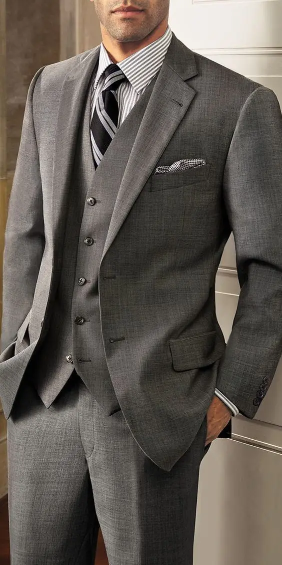 

2018 Grey men suit Simple mens classic suit wedding suit for groomsmen Business suit Smart casual mens tuxedos 3 pieces