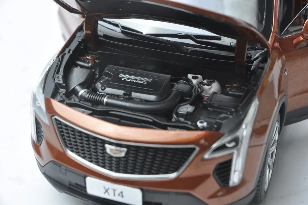 1:18 литья под давлением модель для GM Cadillac XT4 оранжевый внедорожник 2018 сплава игрушечный автомобиль миниатюрный коллекция подарки XT