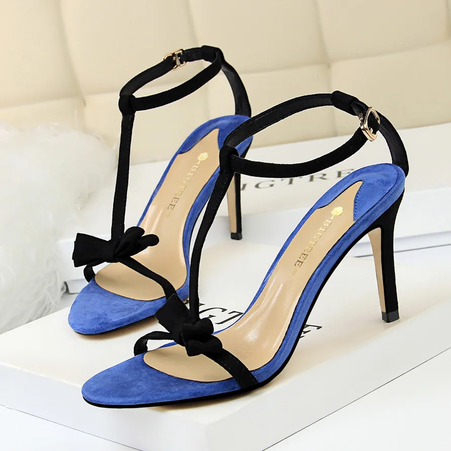

Korean fashion sweet high heel high heel suede color matching T word with small bow open toe female sandals