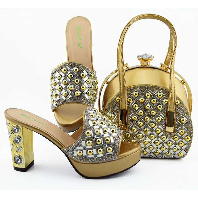 Mode Versierd Met Strass Schoenen En Tas Set Italiaanse Ontwerp Bijpassende Schoenen En Tas Set 2019 Nigeriaanse Voor Wedding Party Mode Versierd Met Strass Schoenen En Tas Set Italiaanse Ontwerp Bijpassende Schoenen En Tas Set 2019 Nigeriaanse Voor Wedding Party