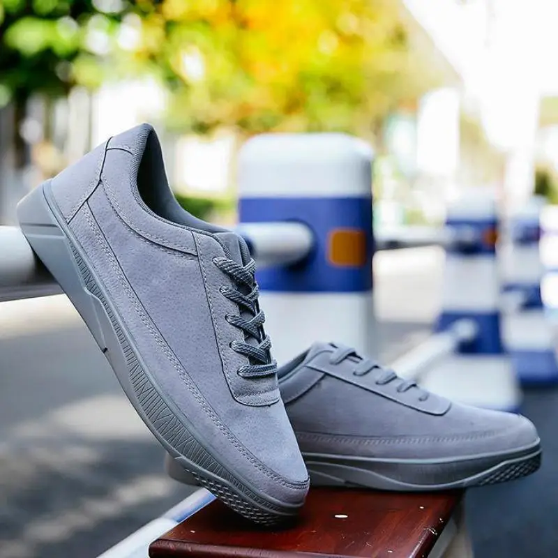 Men Suede Leather Casual Shoes Classic Sneakers Breathable Lightweight Tennis Shoes Spring Autumn Lace-up Sneakers Black Grey - Цвет: Серый