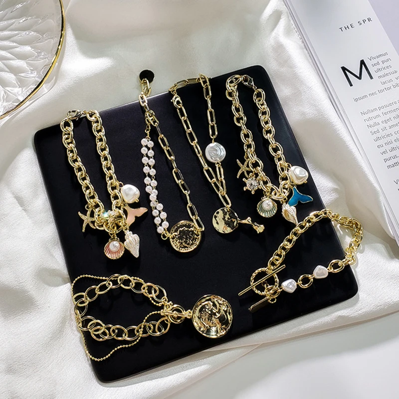 

HZ 2019 Vintage Korean Coin Imitation Pearls Shell Marine Human Face Chain Round Bracelet Metal Hand Jewelry Bangle for Women